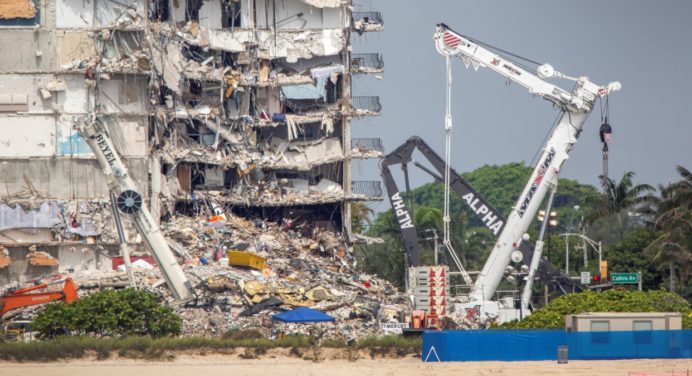 98 Fallecidos por el derrumbe del edificio en Miami