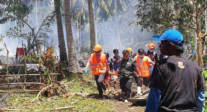 Al menos 45 muertos al estrellarse un avión militar en Filipinas