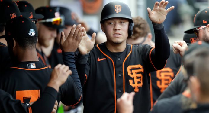 Criollo Wilmer Flores pegó su jonrón 100 en las Grandes Ligas