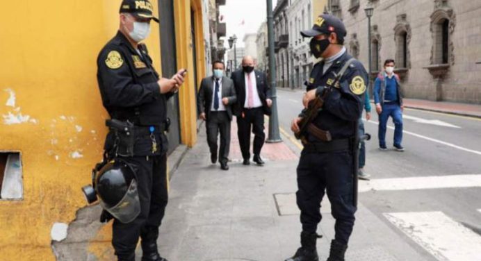 Diez mil policías custodiarán investidura de Pedro Castillo en Perú