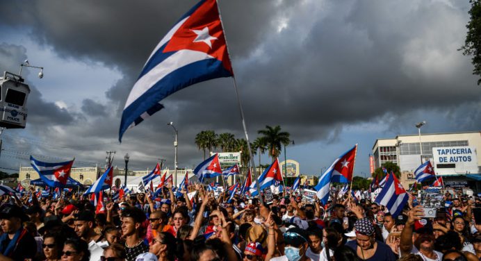 Estados Unidos sanciona a la Policía Nacional de Cuba