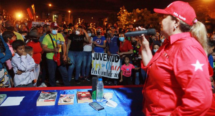 Gobernadora sostuvo encuentro político en La Gran Victoria