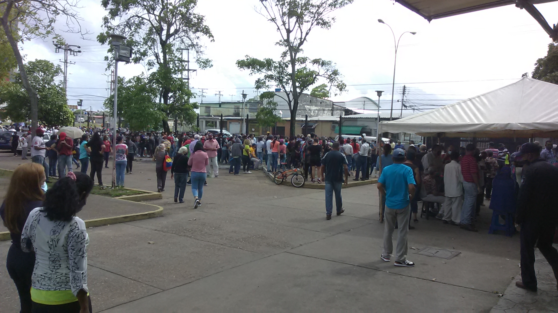 Más de 450 personas esperaban el El Vargas por ser atendidos