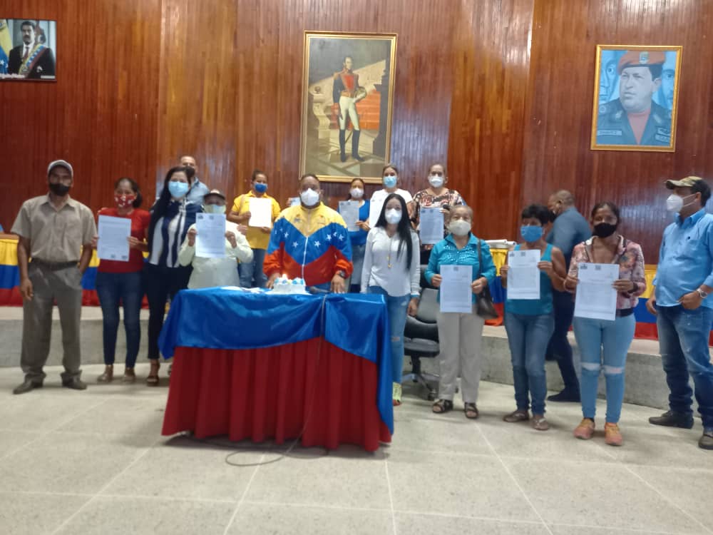 Mujeres del municipio Maturín reciben 20 títulos de tierra