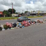 La basura se encuentra en la avenida Bella Vista en la entrada del sector Las Cayenas