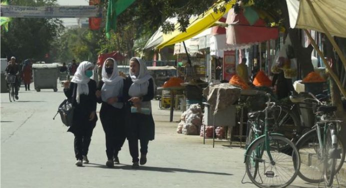 Aparente tranquilidad en Kabul entre la desconfianza al nuevo régimen talibán