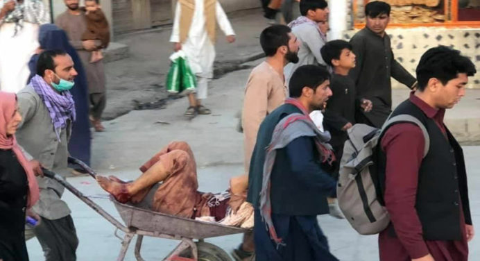 Aumenta la cifra de muertos en el doble atentado en aeropuerto de Kabul