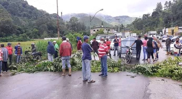 Autoridades tienen de monigotes a cariperos con la venta de gas doméstico