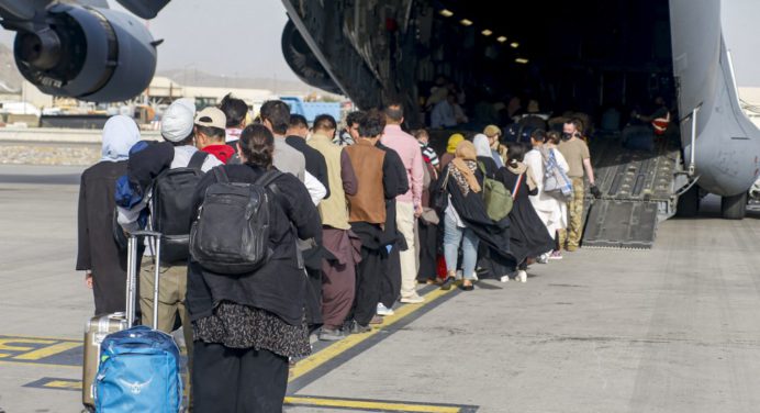 EEUU evacuó a 3.000 personas de Kabul en las últimas 24 horas