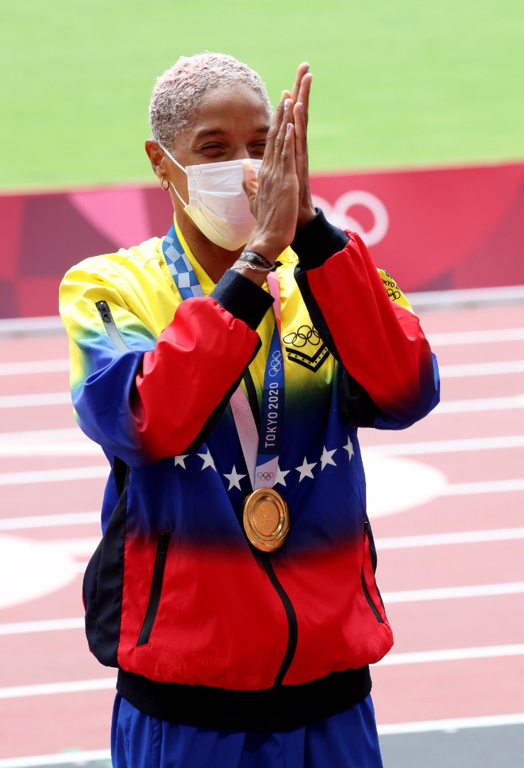 el gloria al bravo pueblo se entono en tokio yulimar rojas recibio su medalla de oro laverdaddemonagas.com