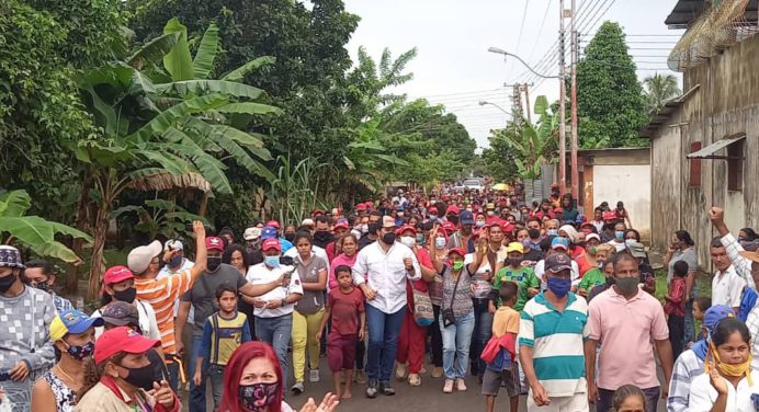 Ernesto Luna recorrió las calles de 4 de Febrero y La Constituyente II