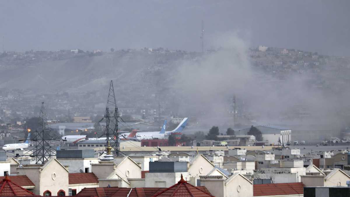 Explosión en aeropuerto de Kabul deja varios muertos