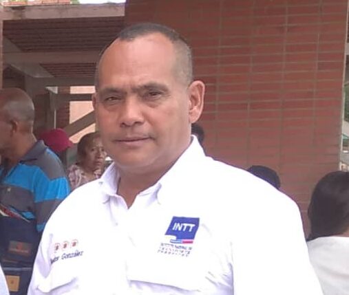 Néstor González