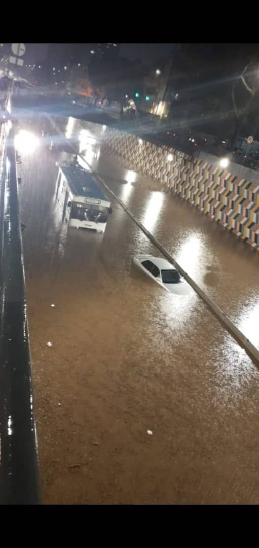 fuertes lluvias inundaron vias de caracas laverdaddemonagas.com caracas