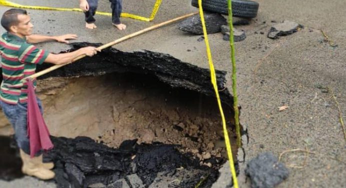 Gobierno de Monagas atendió colapso de vía en la troncal 10