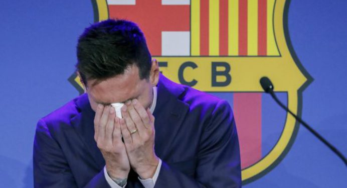 Messi se despidió entre lágrimas del FC Barcelona