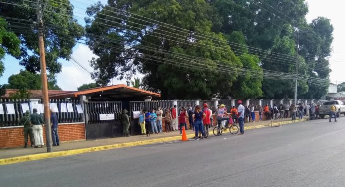 Militancia del Psuv madrugó en los centros de votación de Monagas