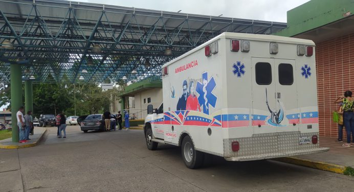 Murió joven que impactó su carro contra un árbol al caer en el Bajo Guarapiche