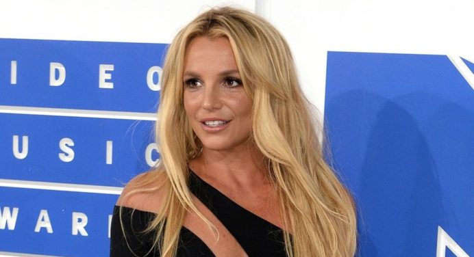 Padre de Britney Spears aceptó dejar la tutela de la cantante