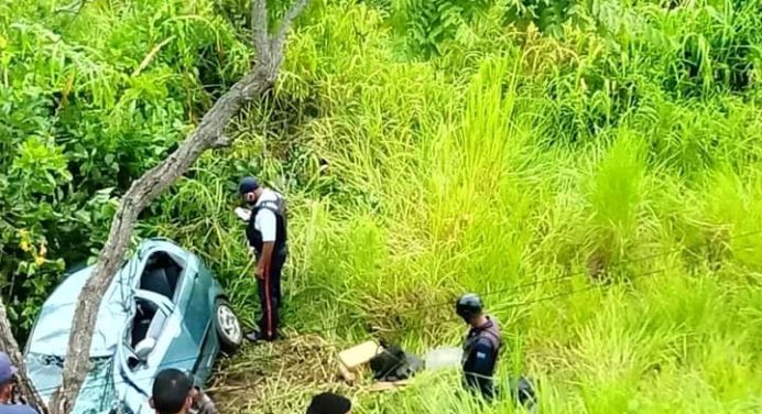 Perdió el control del vehículo y cayó del puente del Bajo Guarapiche