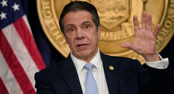 Renunció el gobernador de Nueva York tras acusaciones de acoso sexual