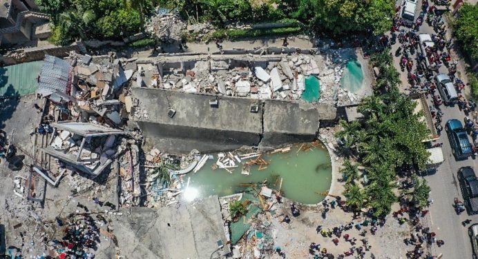 Saldo de muertes por el terremoto de Haití aumenta a 724