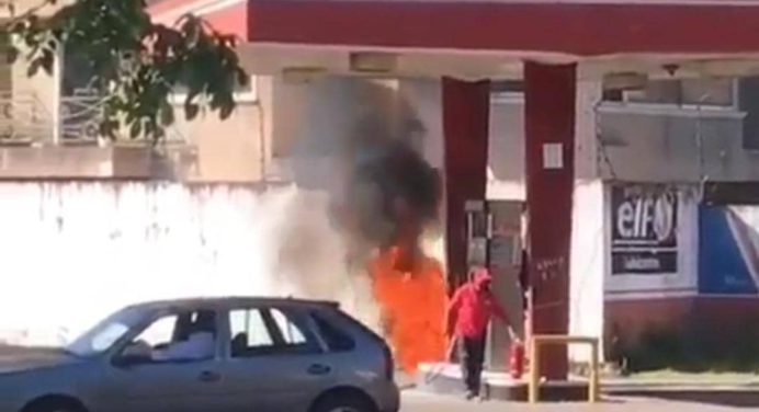Se incendió una moto en gasolinera de la Avenida Bolívar de Maturín (+videos)