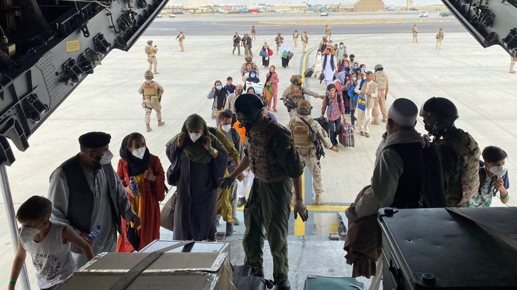 Siguen las evacuaciones en el aeropuerto de Kabul