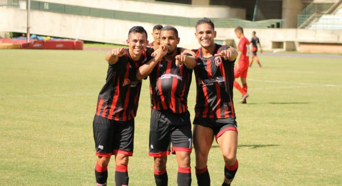 Atlético La Cruz se ubica en el primer lugar de la tabla