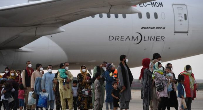 Australia recibe al último grupo de evacuados de Afganistán