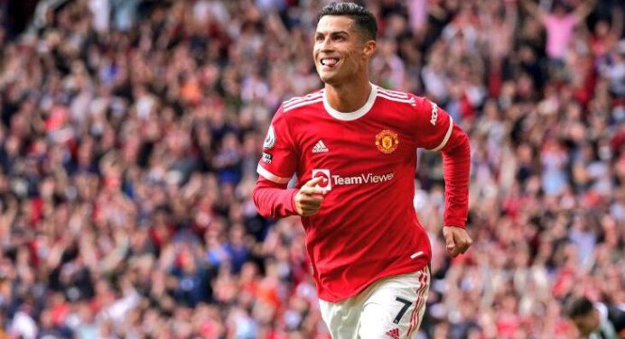 Cristiano Ronaldo marcó doblete en su debut con el Manchester United
