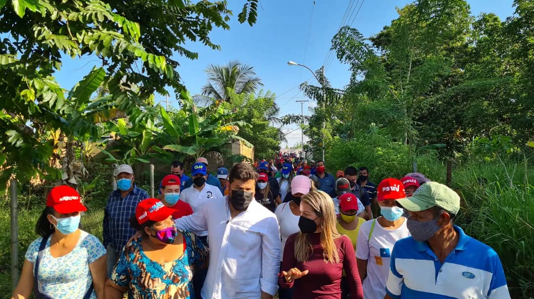 Ernesto Luna visitó las comunidades de la parroquia El Corozo