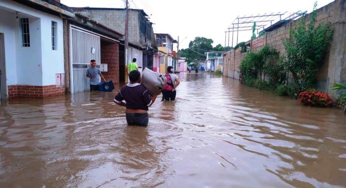 Decretan estado de urgencia ante el desbordamiento del río Neverí