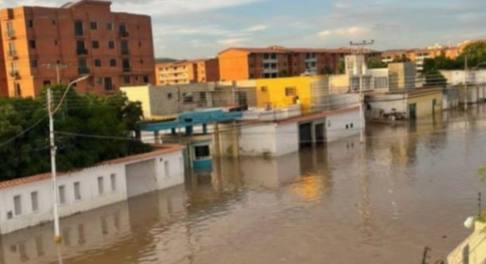 Gobierno evalúa afectaciones por las fuertes lluvias en Barcelona
