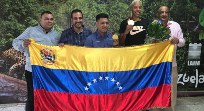 La campeona Yulimar Rojas llegó a suelo venezolano