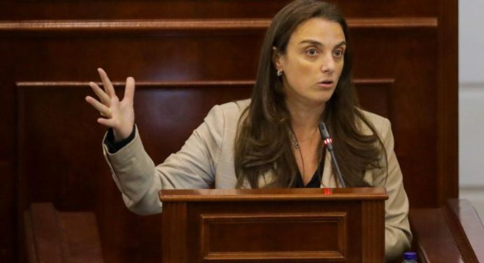 Ministra colombiana Karen Abudinen presentó la renuncia irrevocable de su cargo