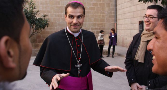 Obispo español renunció por una psicóloga y escritora de novelas eróticas