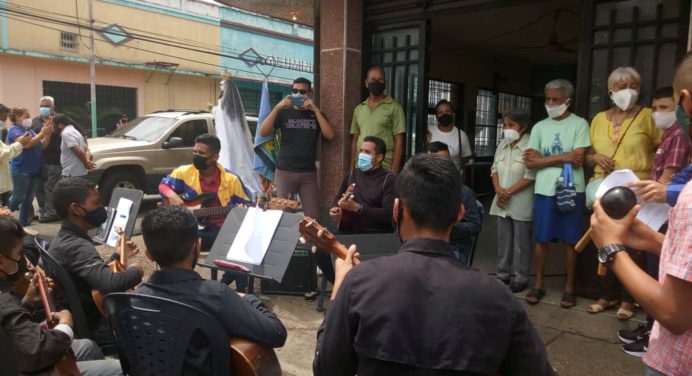 Orquesta «Perucho Aguirre» del Icum ofreció serenata a la Virgen del Valle