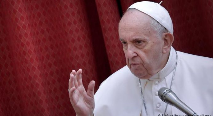 Papa Francisco: A la Iglesia le asusta acompañar a gente con diversidad sexual