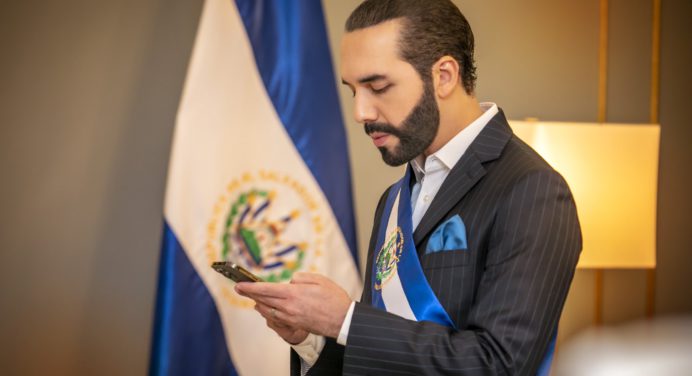 Presidente de El Salvador se describió como «dictador más cool» en twitter