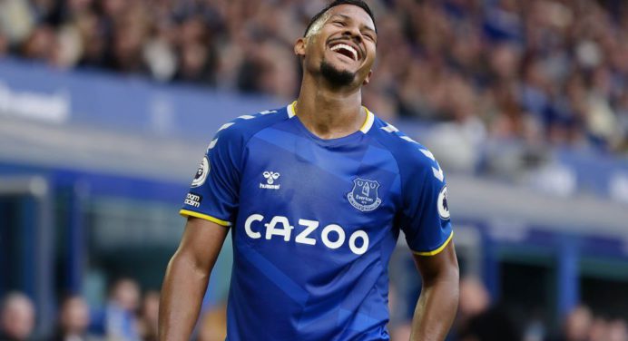 Salomón Rondón jugó los 90 minutos en la victoria del Everton