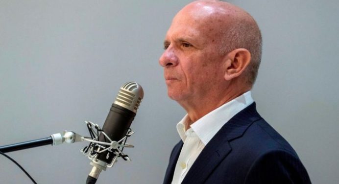 Tribunal niega libertad a Hugo Carvajal por alto riesgo de fuga