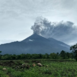 un volcan de fuego entra en erupcion en latinoamerica laverdaddemonagas.com 68c3cda116834ee7830b27351066f5f5