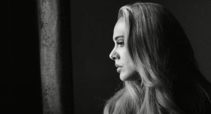 Adele regresa con «Easy on me» y cierra herida de su divorcio