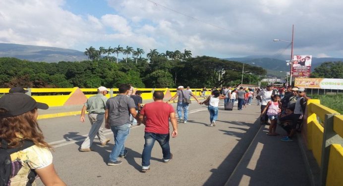¡Al fin! Abren paso peatonal por el puente internacional Simón Bolívar