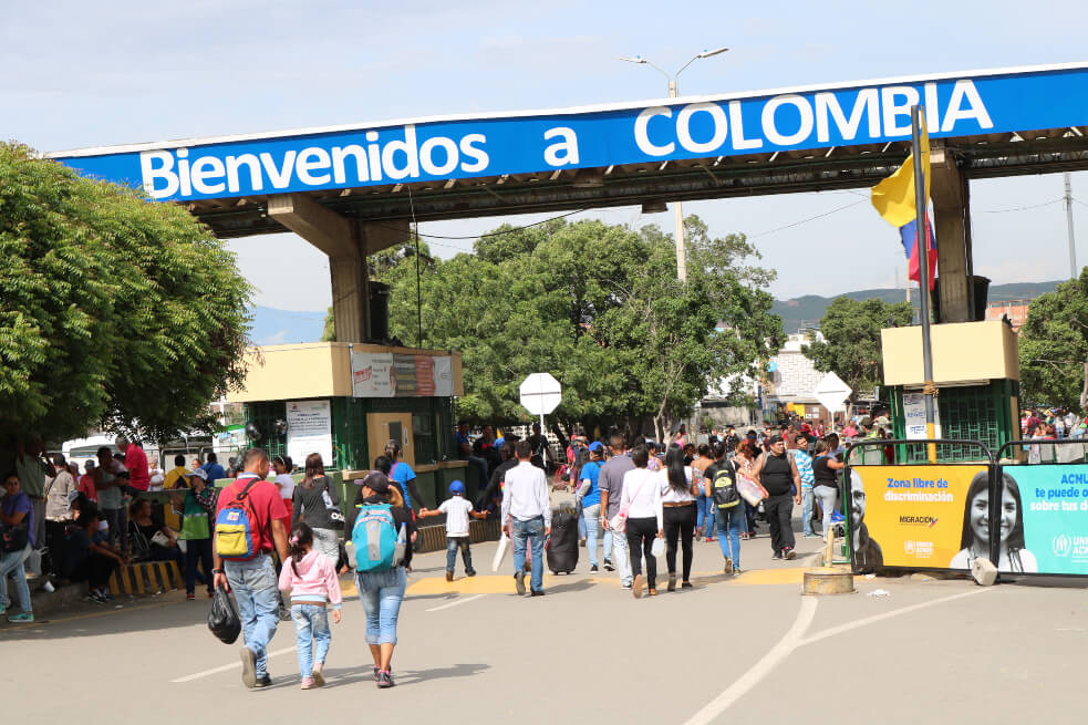 Al menos 10 mil personas cruzaron el puente Simón Bolívar