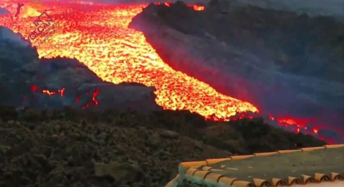 ¡Alerta! Volcán de La Palma llegará al mar en horas