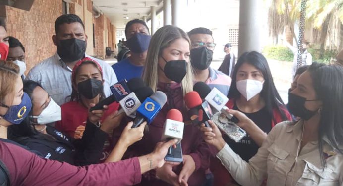Ana Fuentes acudió a la UBV para el simulacro electoral