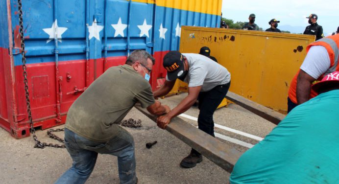 Así removieron los contenedores del puente internacional Simón Bolívar