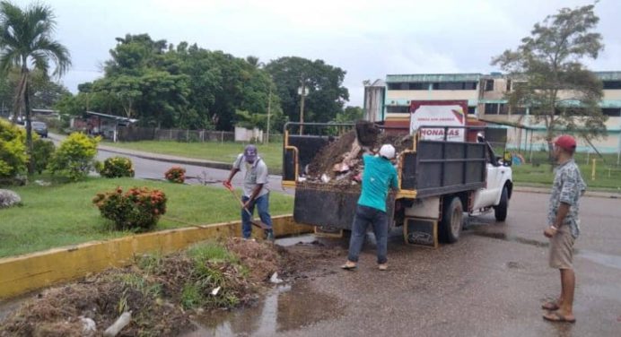 Candidatos del PSUV activan plan de recolección de basura en Sotillo